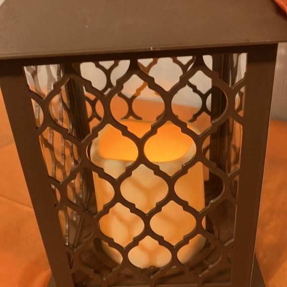 Brown lantern with realistic, colorful leaves, and lights up - Picture 6 of 7